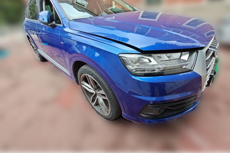 Used Audi Q7 2018 45 TFSI Technology Edition Front Right 45 Deg