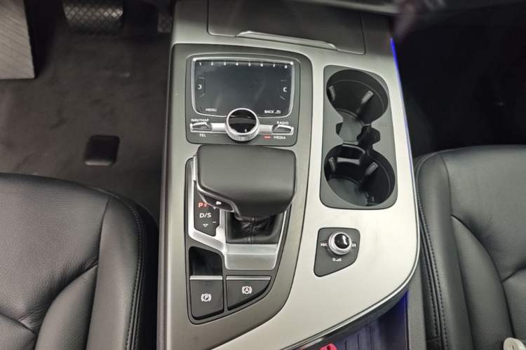 Used Audi Q7 2018 45 TFSI Technology Edition Gear Lever