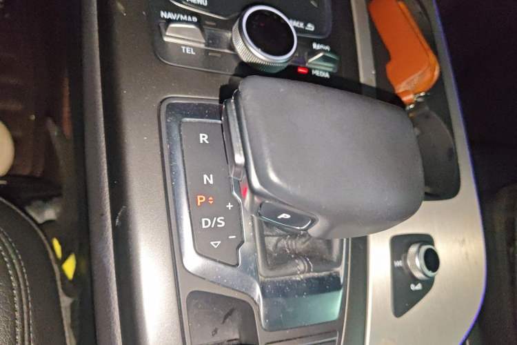 Used Audi Q7 2018 40 TFSI S line Sport Edition Gear Lever