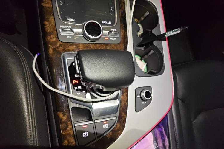 Used Audi Q7 2018 45 TFSI Technology Edition Gear Lever