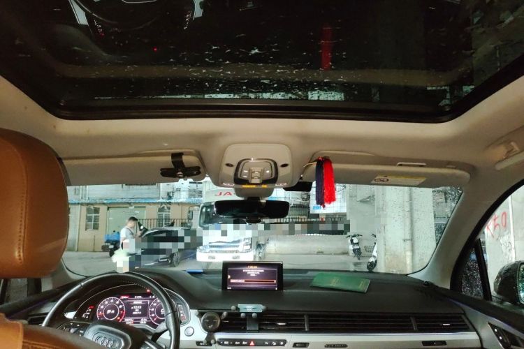 Used Audi Q7 2018 40 TFSI Comfort Model Headliner