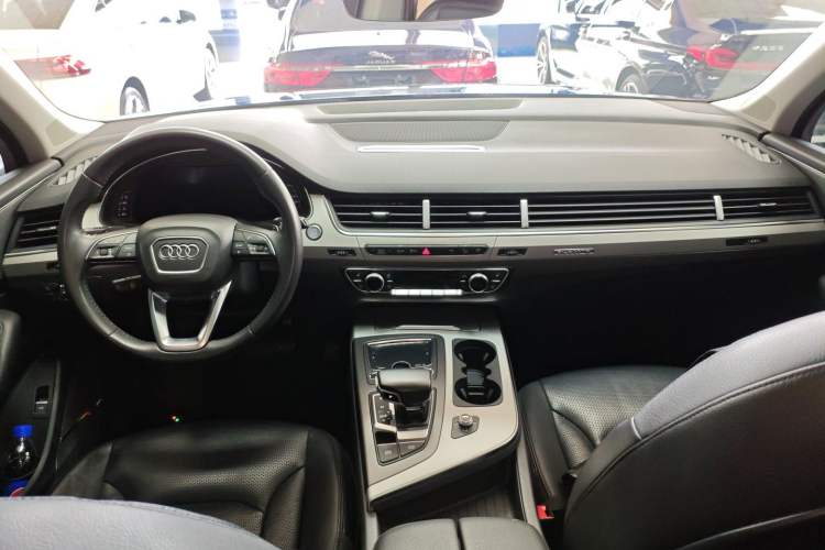 Used Audi Q7 2018 40 TFSI Comfort Model Interior 2