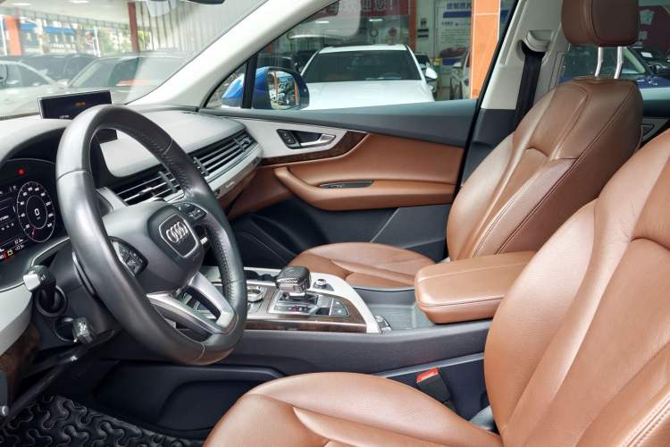 Used Audi Q7 2018 45 TFSI S line Sport Edition Interior 3