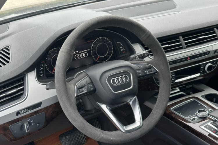 Used Audi Q7 2018 45 TFSI S line Sport Edition Interior 3