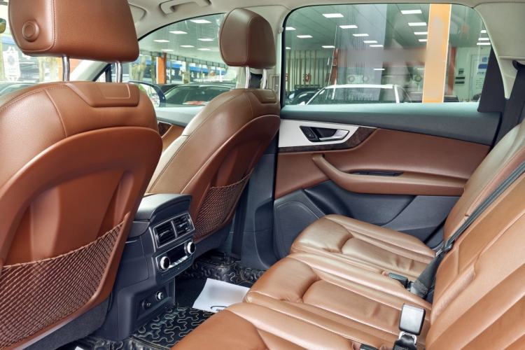 Used Audi Q7 2018 45 TFSI S line Sport Edition Interior 4