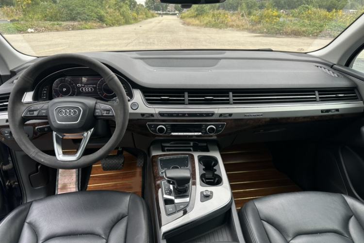 Used Audi Q7 2018 45 TFSI S line Sport Edition Interior 4