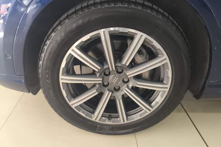 Used Audi Q7 2018 45 TFSI Prestige Edition Left Front Wheel Hub