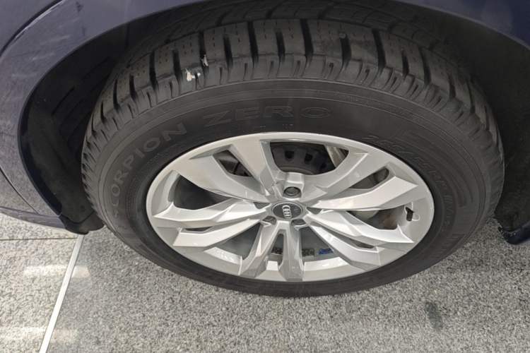 Used Audi Q7 2018 45 TFSI Technology Edition Left Front Wheel Hub