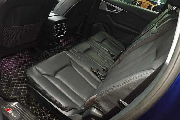 Used Audi Q7 2018 40 TFSI Comfort Model Left Rear Seat