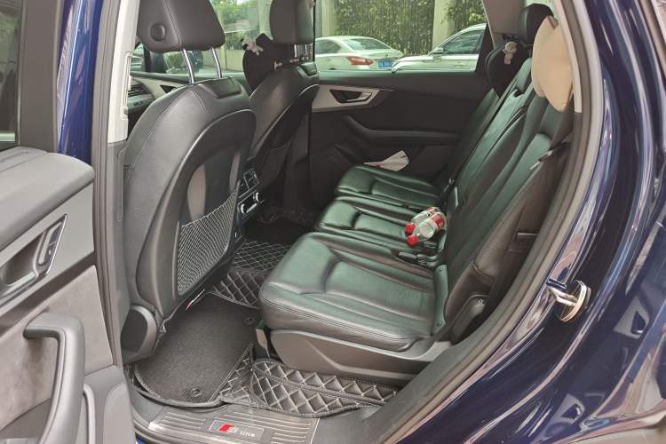 Used Audi Q7 2018 40 TFSI Comfort Model Left Rear Seat