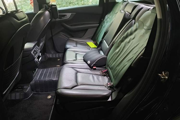 Used Audi Q7 2018 40 TFSI Comfort Model Left Rear Seat