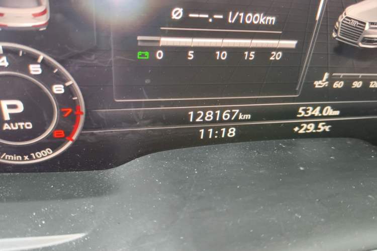 Used Audi Q7 2018 45 TFSI Technology Edition Odometer Close Up