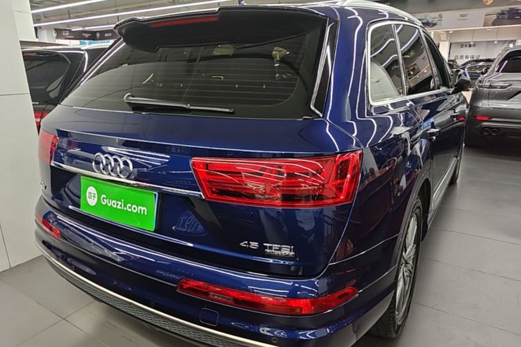 Used Audi Q7 2018 40 TFSI Comfort Model Rear Right 45 Deg
