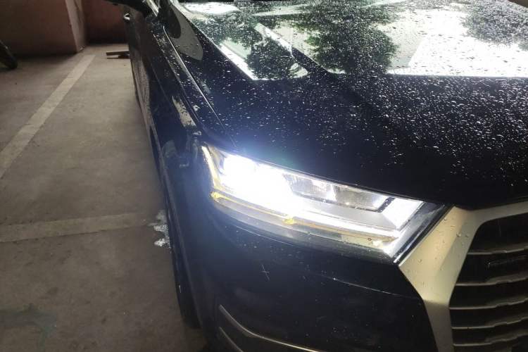 Used Audi Q7 2018 40 TFSI Comfort Model Right Front Headlight