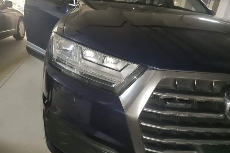 Used Audi Q7 2018 40 TFSI Comfort Model Right Front Headlight