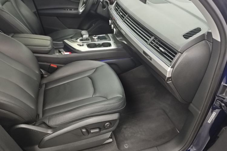 Used Audi Q7 2018 45 TFSI Technology Edition Right Front Seat