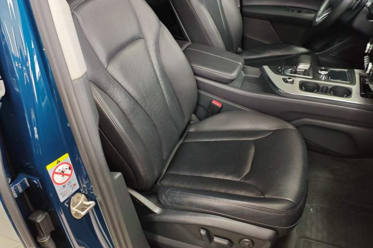 Used Audi Q7 2018 40 TFSI Comfort Model Right Front Seat