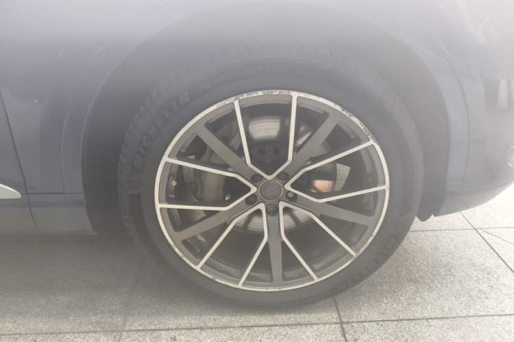 Used Audi Q7 2018 45 TFSI Technology Edition Right Front Wheel Hub