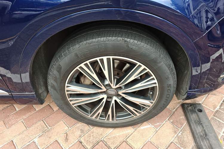 Used Audi Q7 2018 40 TFSI Comfort Model Right Front Wheel Hub