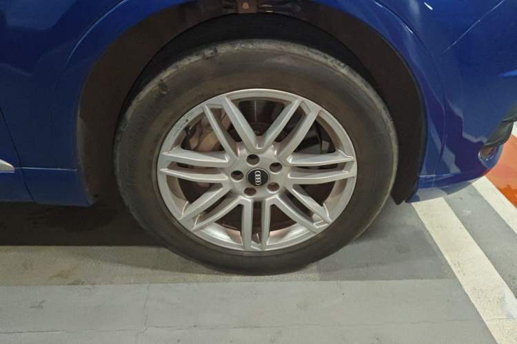 Used Audi Q7 2018 40 TFSI S line Sport Edition Right Front Wheel Hub
