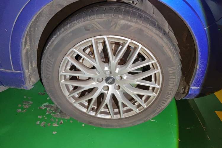 Used Audi Q7 2018 45 TFSI Technology Edition Right Front Wheel Hub