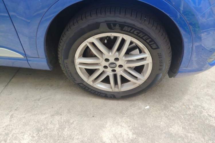 Used Audi Q7 2018 40 TFSI Comfort Model Right Front Wheel Hub