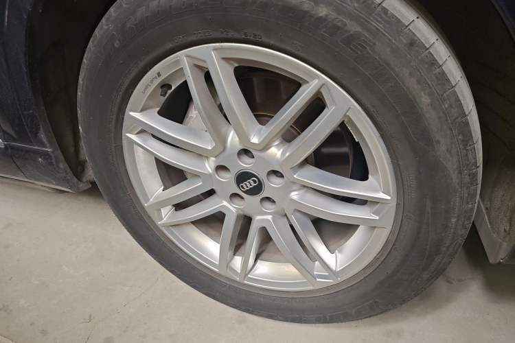 Used Audi Q7 2018 40 TFSI Comfort Model Right Front Wheel Hub
