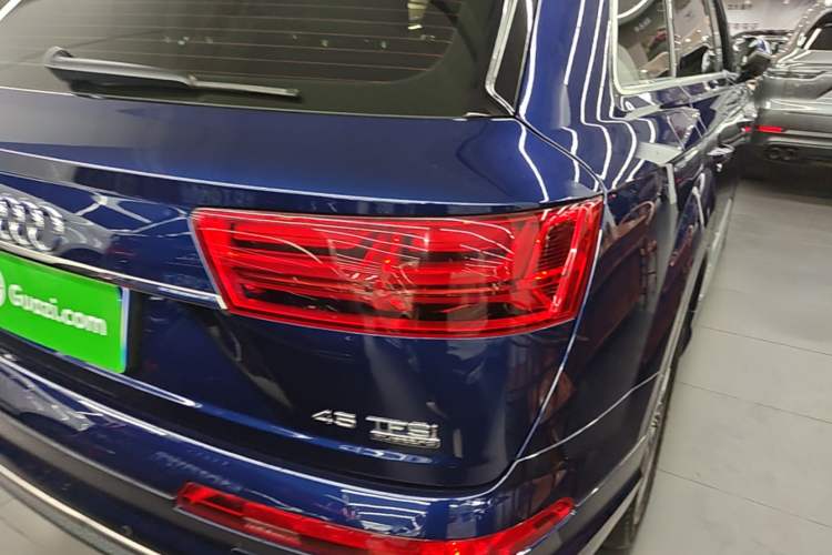 Used Audi Q7 2018 40 TFSI Comfort Model Right Rear Taillight