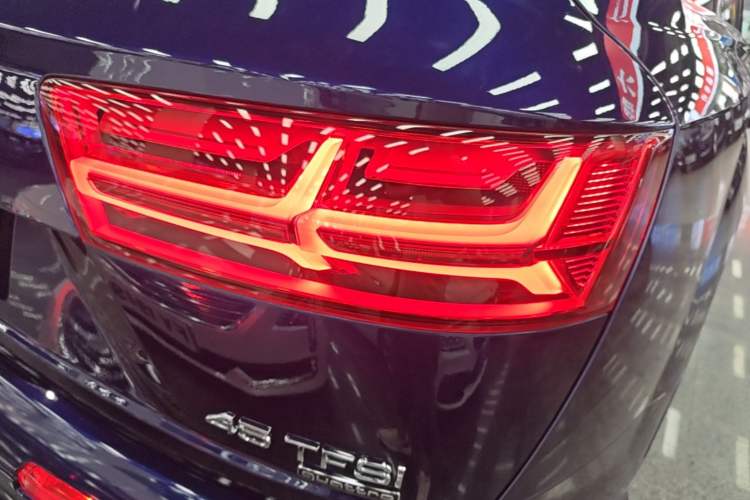 Used Audi Q7 2018 45 TFSI Technology Edition Right Rear Taillight