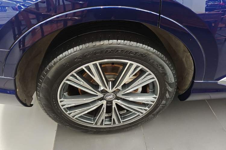 Used Audi Q7 2018 40 TFSI Comfort Model Right Rear Wheel Hub