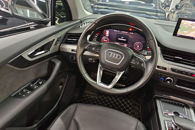 Used Audi Q7 2018 40 TFSI Comfort Model Steering Wheel