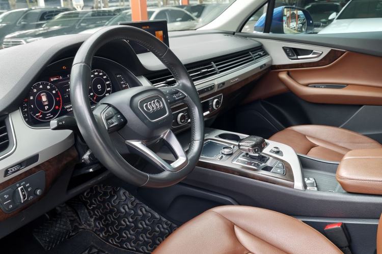 Used Audi Q7 2018 45 TFSI S line Sport Edition Steering Wheel