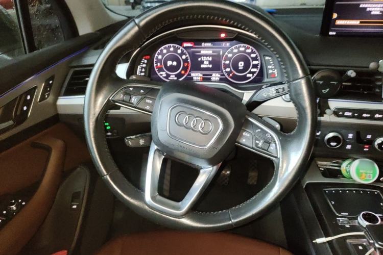 Used Audi Q7 2018 40 TFSI Comfort Model Steering Wheel