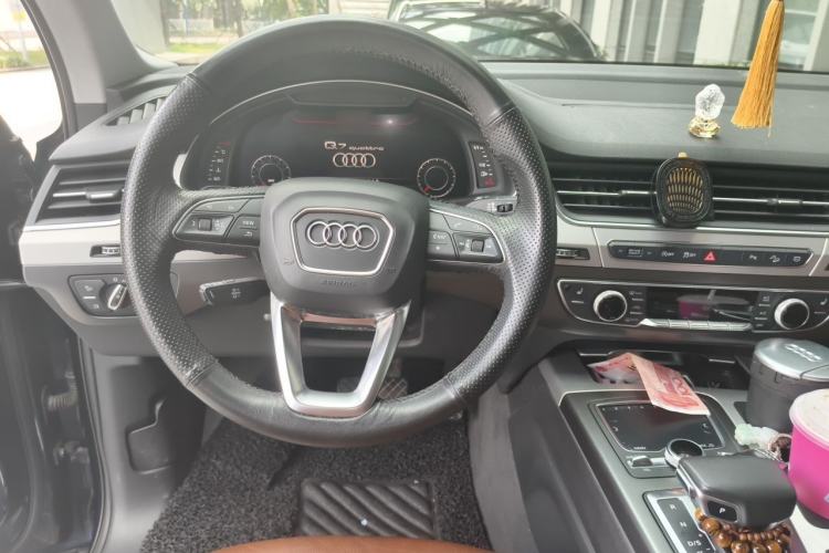 Used Audi Q7 2018 45 TFSI Technology Edition Steering Wheel