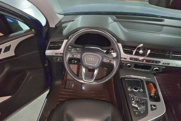 Used Audi Q7 2018 40 TFSI S line Sport Edition Steering Wheel