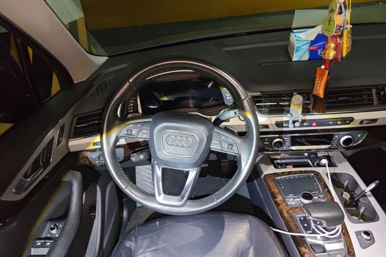 Used Audi Q7 2018 45 TFSI Technology Edition Steering Wheel
