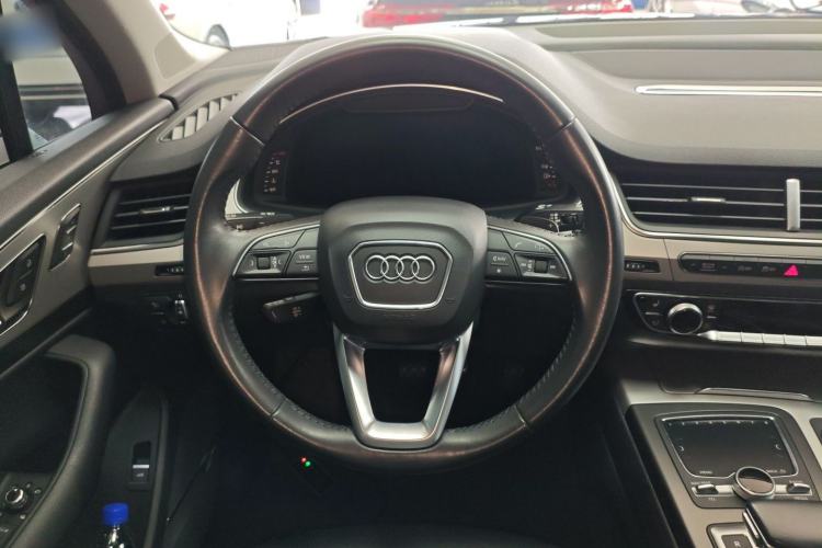 Used Audi Q7 2018 40 TFSI Comfort Model Steering Wheel