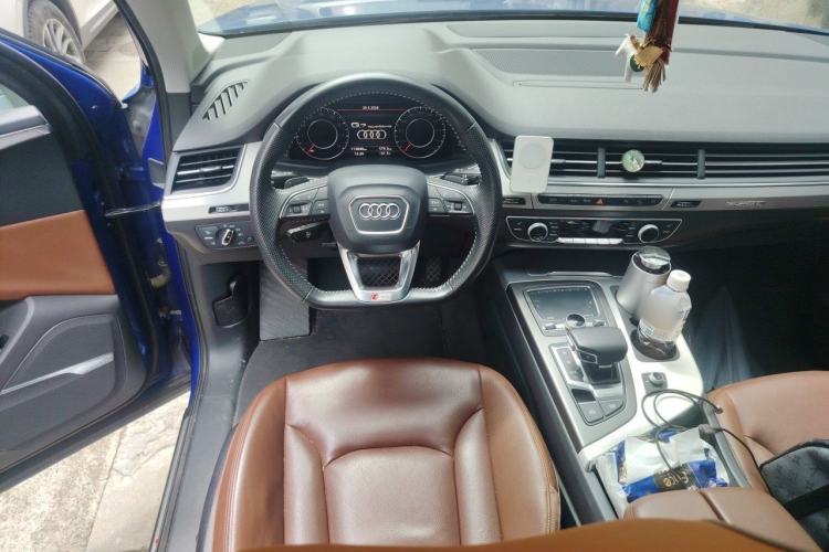 Used Audi Q7 2018 40 TFSI Comfort Model Steering Wheel