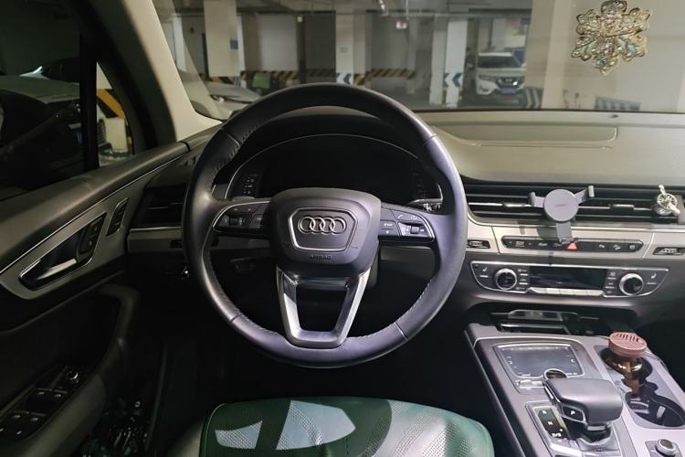 Used Audi Q7 2018 40 TFSI Comfort Model Steering Wheel