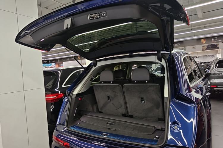 Used Audi Q7 2018 40 TFSI Comfort Model Trunk