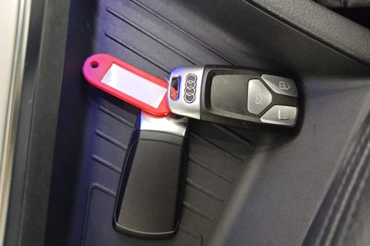 Used Audi Q7 2018 45 TFSI Technology Edition Vehicle Key