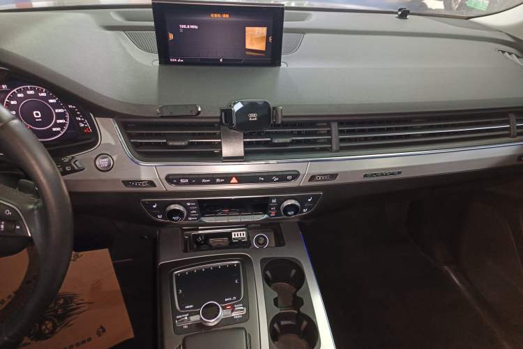 Used Audi Q7 2018 40 TFSI Comfort Model Audio And AC Panel