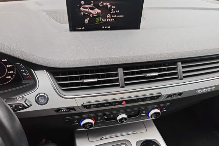 Used Audi Q7 2018 45 TFSI Technology Edition Audio And AC Panel