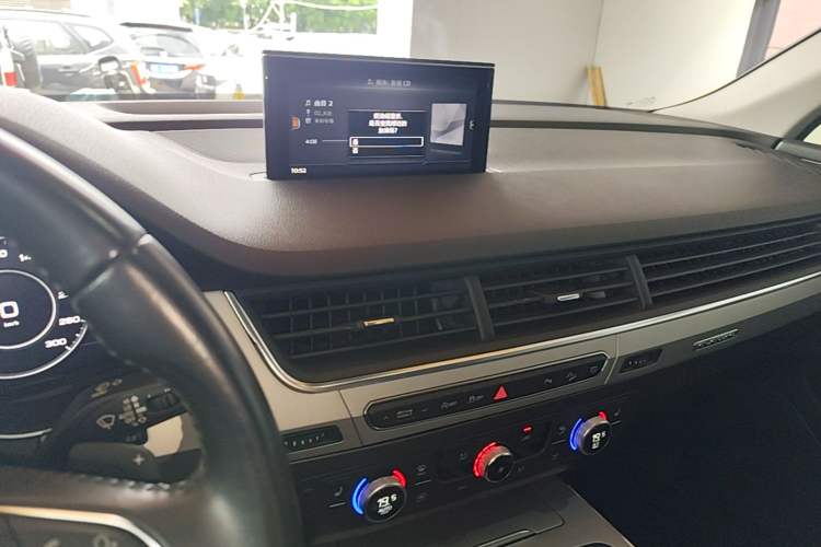 Used Audi Q7 2018 40 TFSI Comfort Model Audio And AC Panel