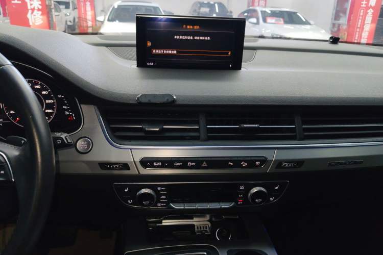 Used Audi Q7 2018 40 TFSI Comfort Model Audio And AC Panel