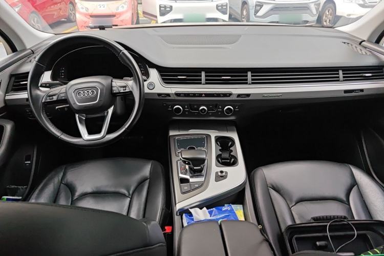 Used Audi Q7 2018 45 TFSI Technology Edition Center Console