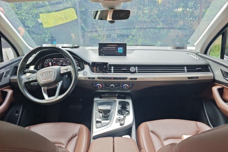 Used Audi Q7 2018 45 TFSI Technology Edition Center Console
