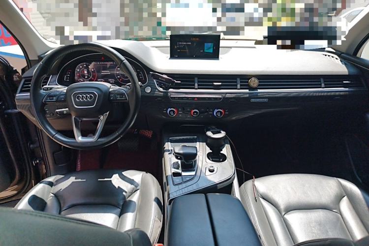Used Audi Q7 2018 40 TFSI Comfort Model Center Console