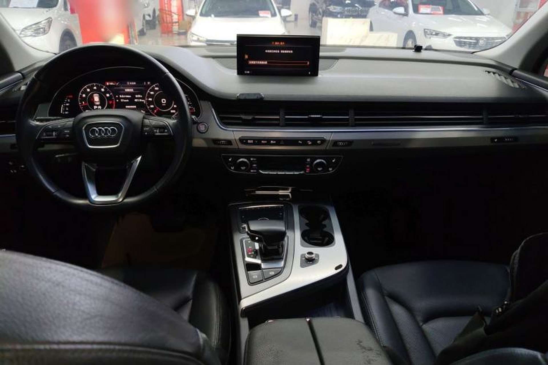 Used Audi Q7 2018 40 TFSI Comfort Model Center Console