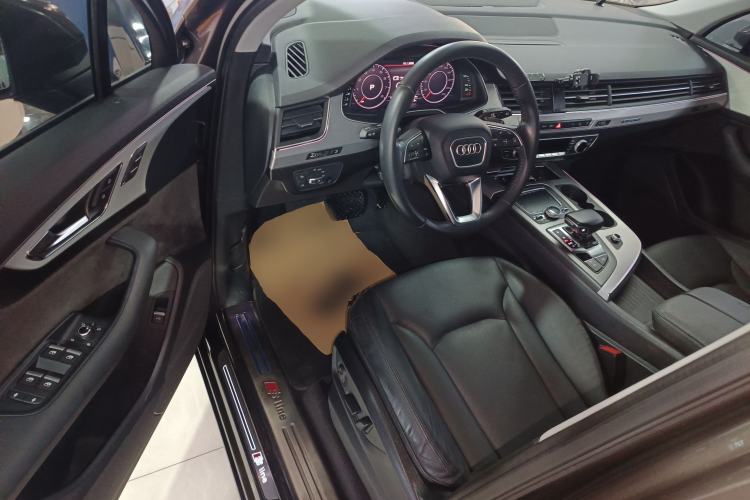 Used Audi Q7 2018 40 TFSI Comfort Model Driver Seat